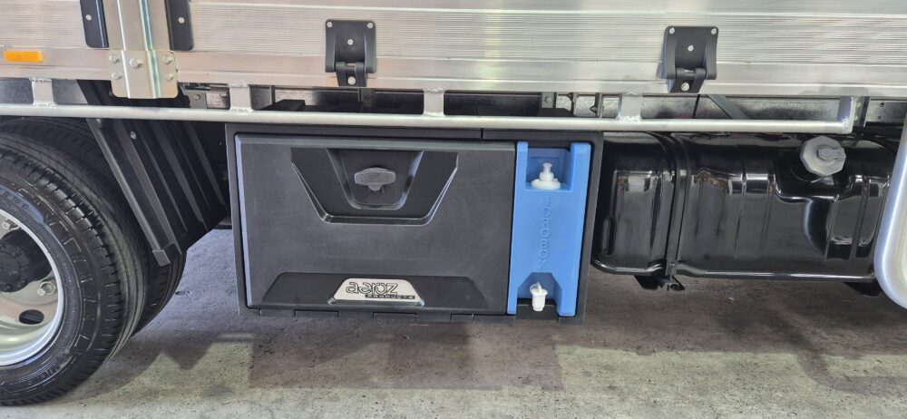 Aeroz-Box80 Toolbox with Integrated Removable 18 Litre Water Tank
