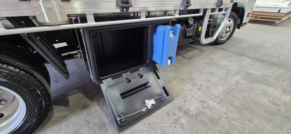 Aeroz-Box80 Toolbox with Integrated Removable 18 Litre Water Tank